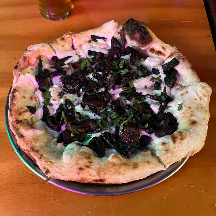 photo of Lado V Pizza de Hongos shared by @emanuelo on  14 Mar 2022 - review
