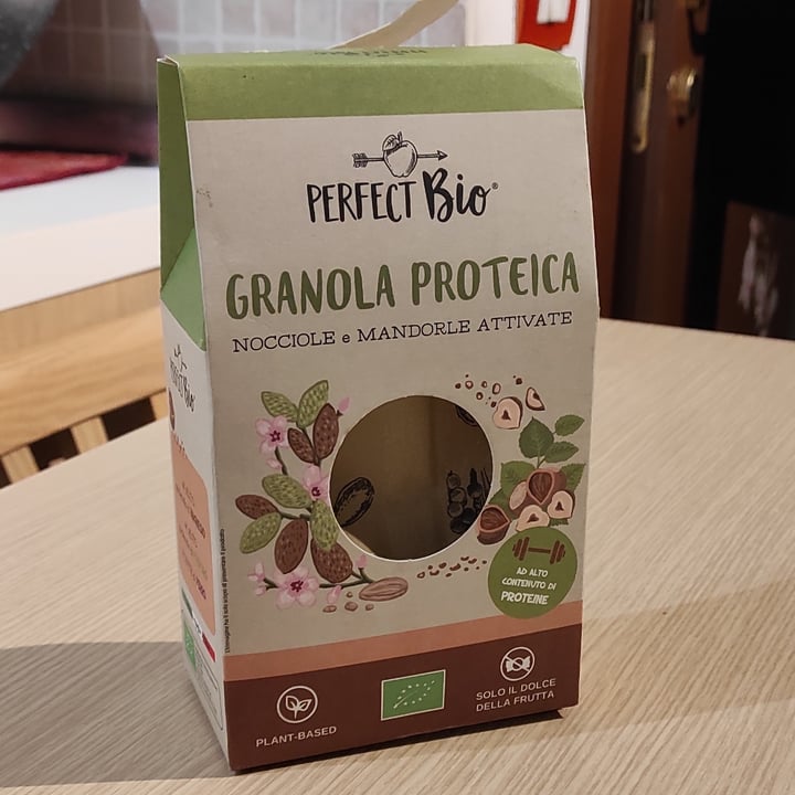 photo of Perfect Bio Granola proteica - nocciole e mandorle attivate shared by @niklabelloli1 on  09 Dec 2022 - review