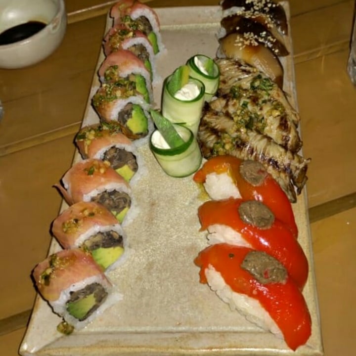 photo of Let it V - Vegan Sushi Combo 15 Piezas Sushi shared by @ilistevo21 on  22 Apr 2021 - review