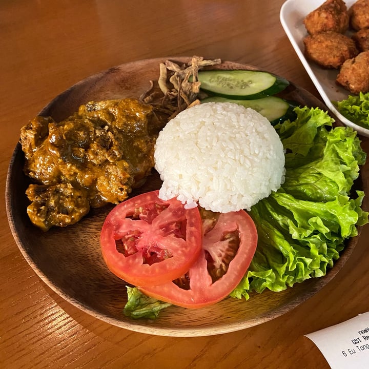 review photo of nomVnom Bistro Toon Rendang Rice shared by @dafnelately on 04 Sep 2022 - review