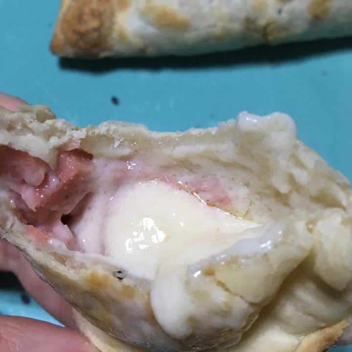 review photo of Empanadas de 10 Empanada De Jamón Y Queso shared by @julietagermano on 11 Sep 2020 - review