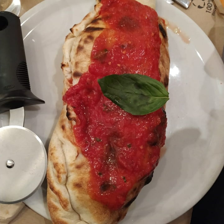 photo of Pizzi & Dixie Calzone shared by @noun on  01 Feb 2022 - review