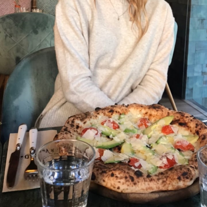 photo of A Vocados con Gracia ✓ [es] Pizza Vegana shared by @carlotaderaoui on  21 Aug 2020 - review