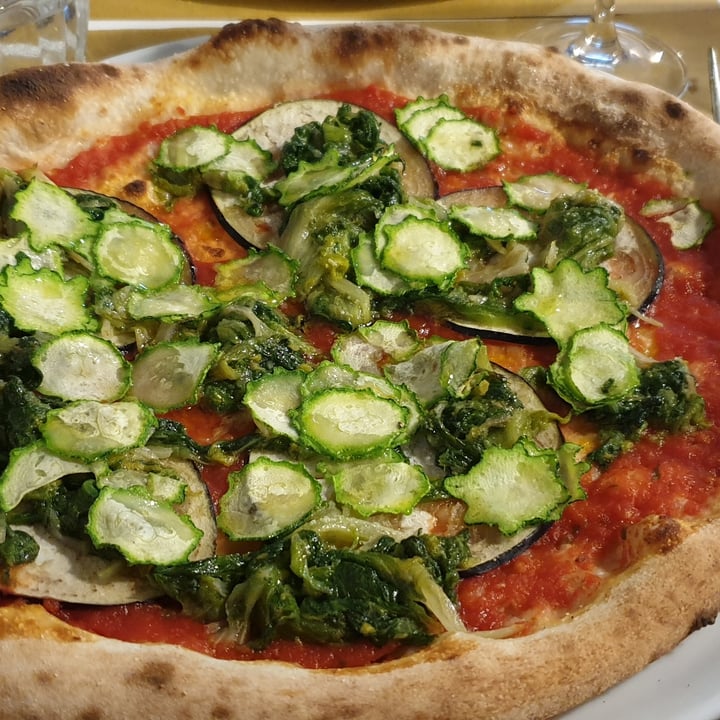 review photo of Moma Pizzería Romana Pizza Con Zucchine E Scarola shared by @dflo on 08 Apr 2022 - review