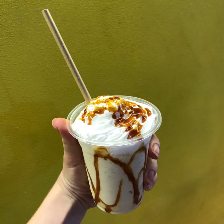 photo of Hank Burger Caramel Milkshake shared by @mallory17 on  15 Aug 2022 - review