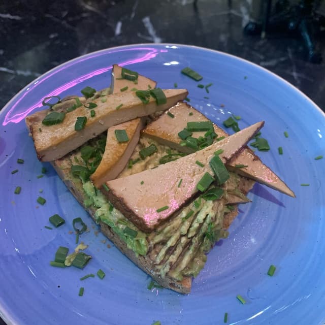 菜肴“Avocado tofu toast”的照片