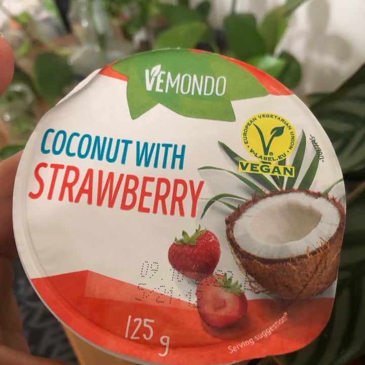 photo of Vemondo Yogurt cocco e fragola shared by @grace1 on  20 Sep 2022 - review