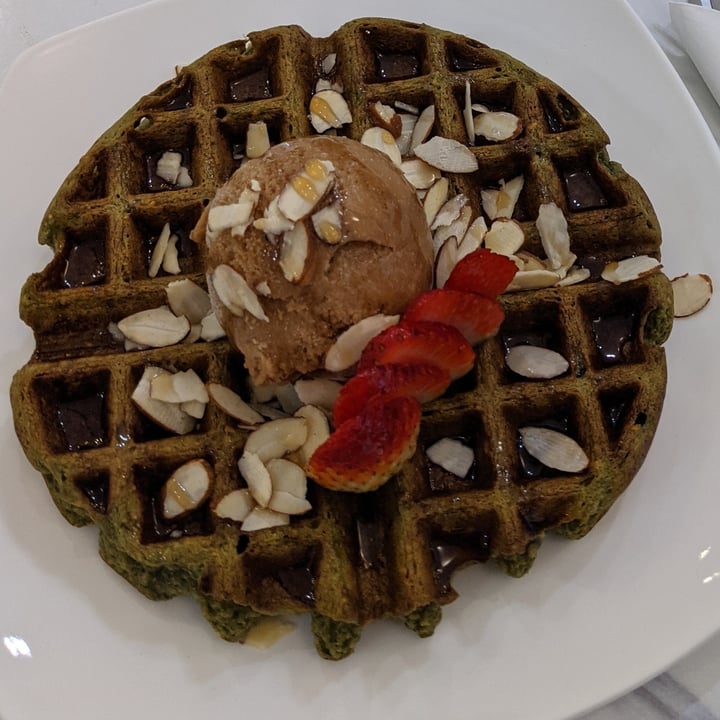 photo of The Oatberry Cafe Matcha Caramel Waffle shared by @shanying on  19 Nov 2021 - review