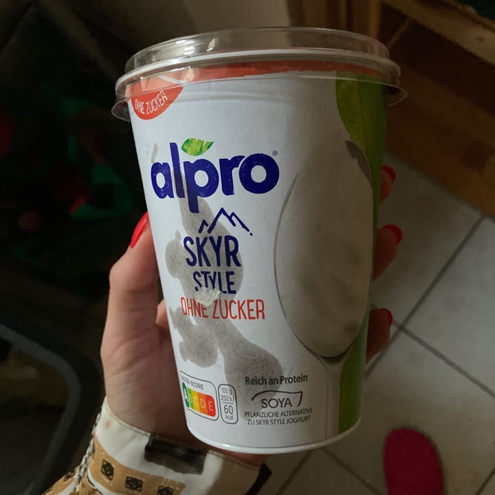review photo of Alpro Fresa Morango Soja Skyr Style High Protein shared by @laragundacker on 25 Jan 2021 - review