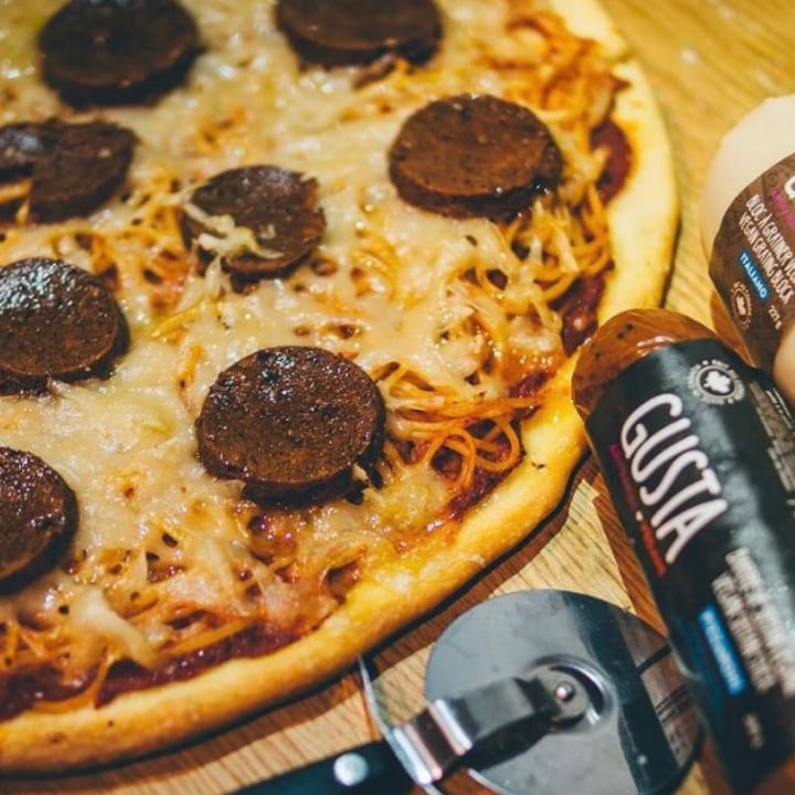 review photo of Gusta Seitan Pizzaroni shared by @alexlepine on 18 Dec 2020 - review