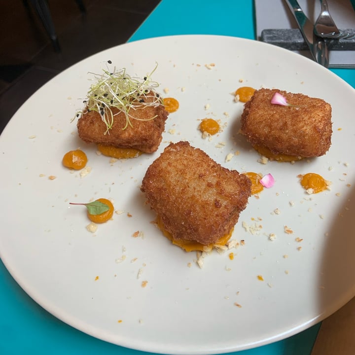 review photo of Cavoli Nostri Pacchero Fritto Ripieno di Funghi Su Vellutata Di Zucca shared by @peronaveg on 02 Dec 2022 - review