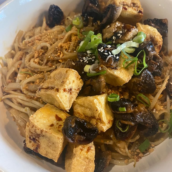 review photo of Nuudle Bar Delivery Bournemouth Tofu & Mushroom Pad Thai shared by @abbierose on 18 Jul 2021 - review