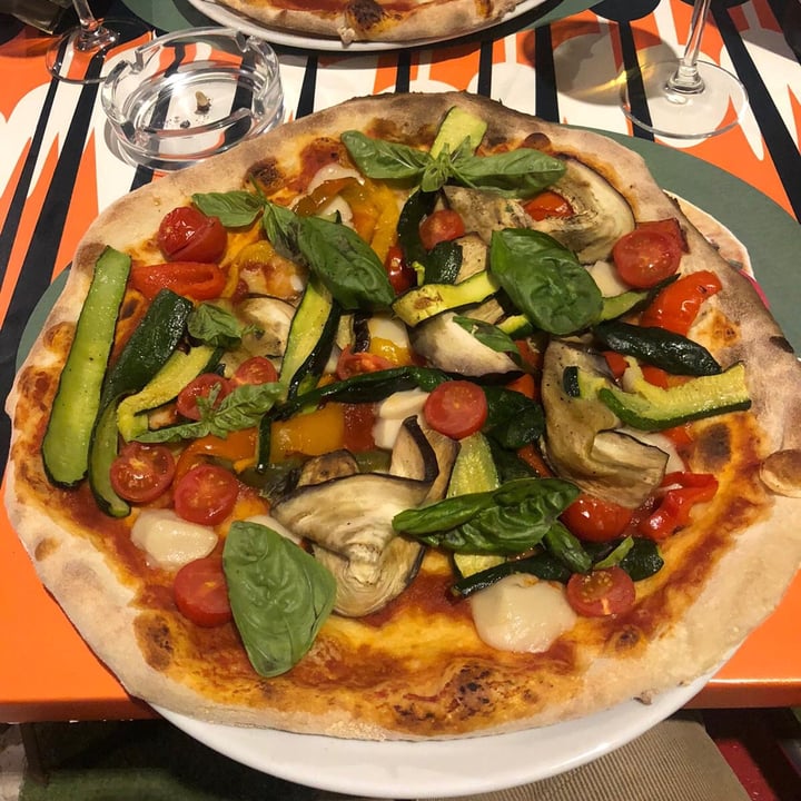 photo of Pizzeria Piola Pizza con mozzarella vegana shared by @satyavegan on  29 Jun 2020 - review