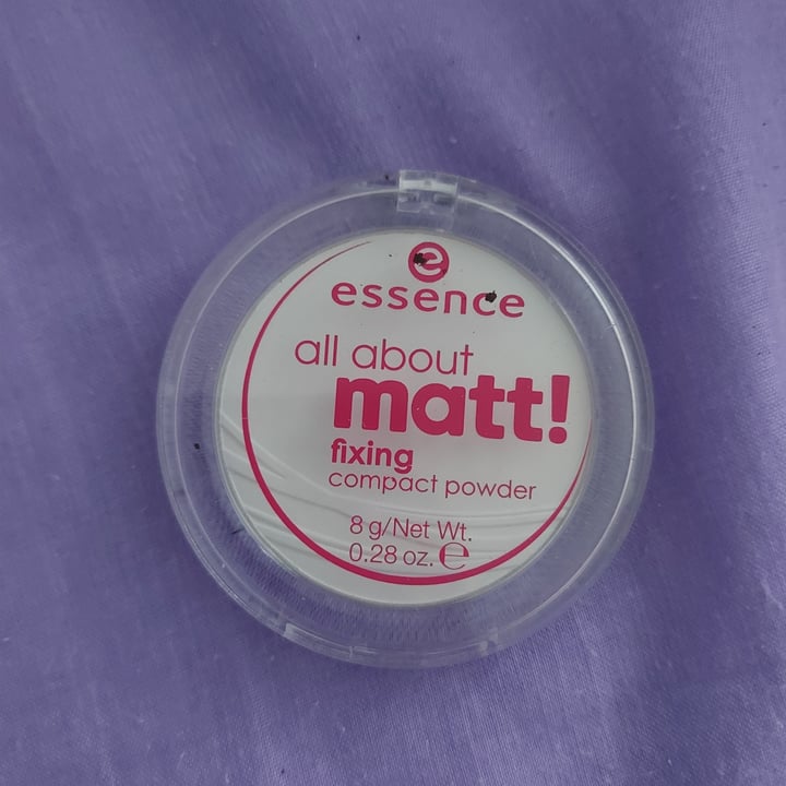 review photo of Essence Cosmetics All About silky matt! Fixing Compact Powder shared by @roberta38 on 29 May 2021 - review