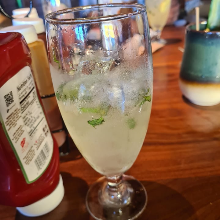 photo of Lazy Dog Restaurant & Bar Coconut pineapple agua fresca shared by @sofihuasteca on  12 Jun 2022 - review