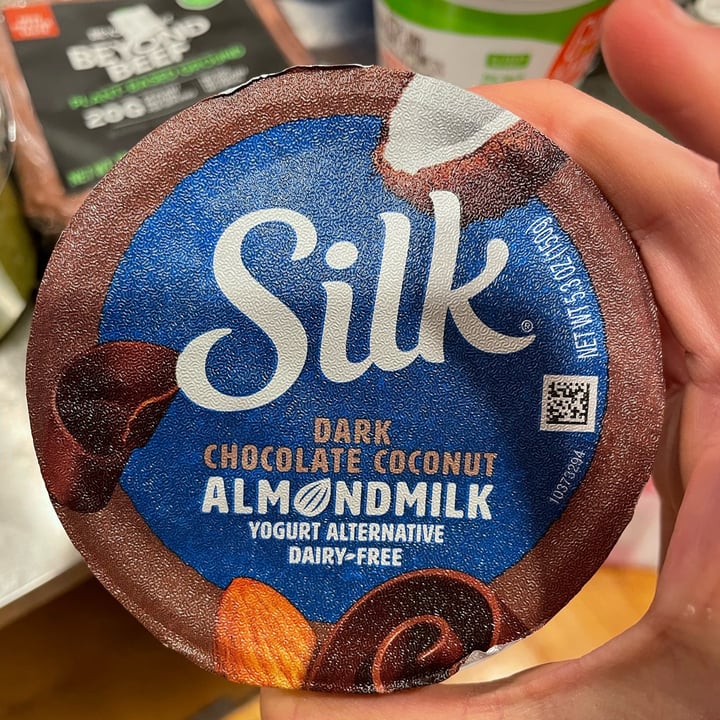 photo of Silk Almondmilk Coconut Chocolate Yogurt Alternative shared by @autumnbay on  19 Jan 2022 - review