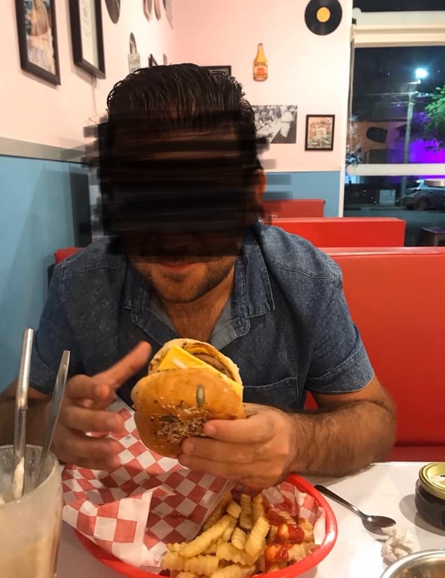 Foto del plato “Beyond Meat burger and fries”