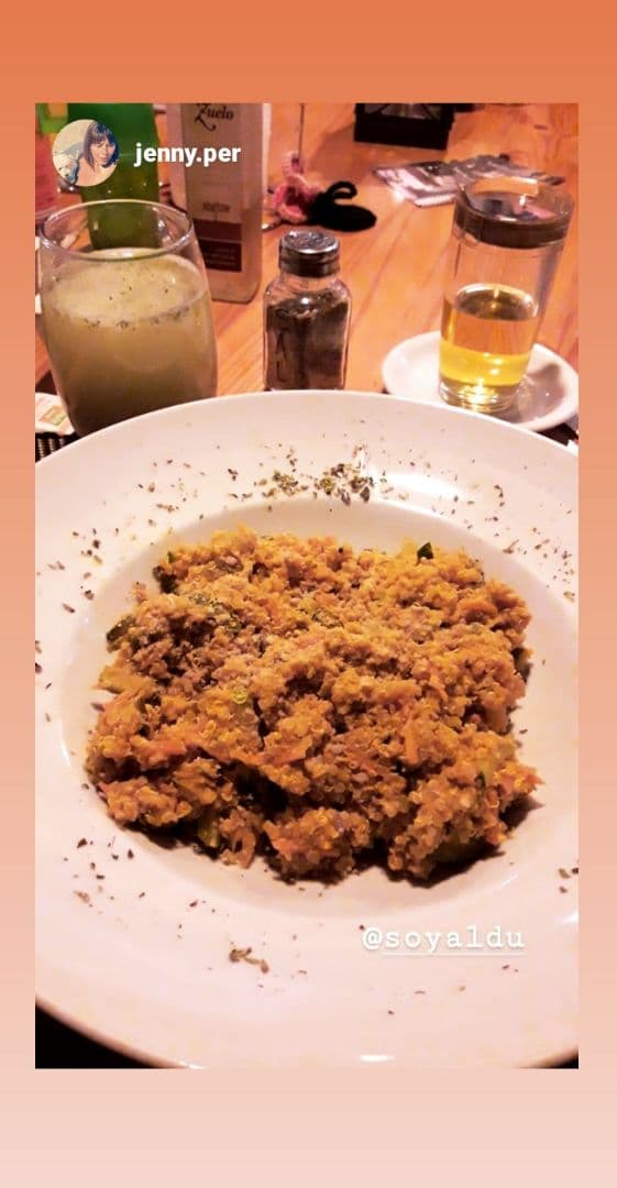 菜肴“Risotto de quinoa y vegetales”的照片