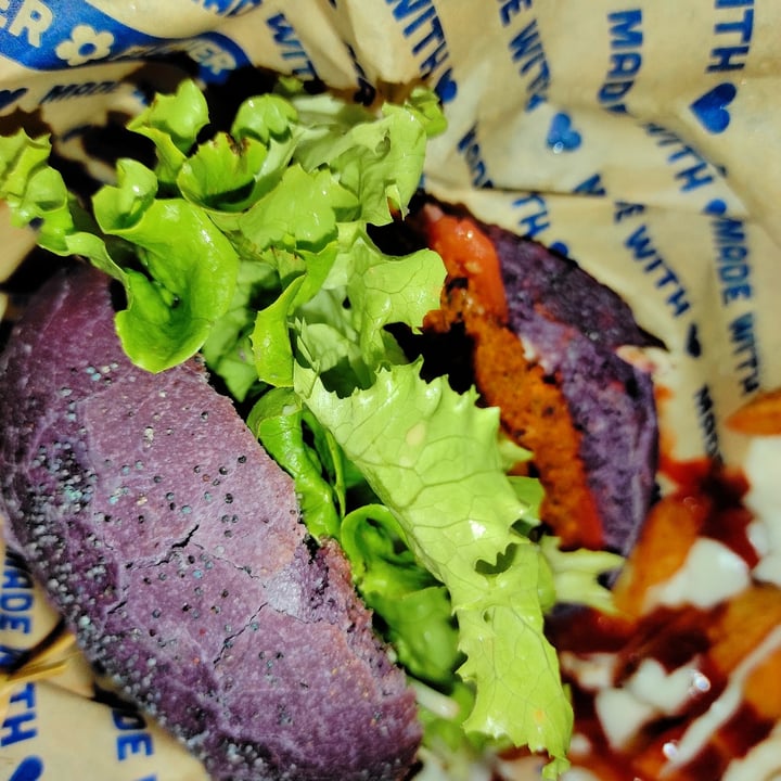 photo of Flower Burger Cheesy ciecio shared by @thekindseed on  18 Apr 2022 - review