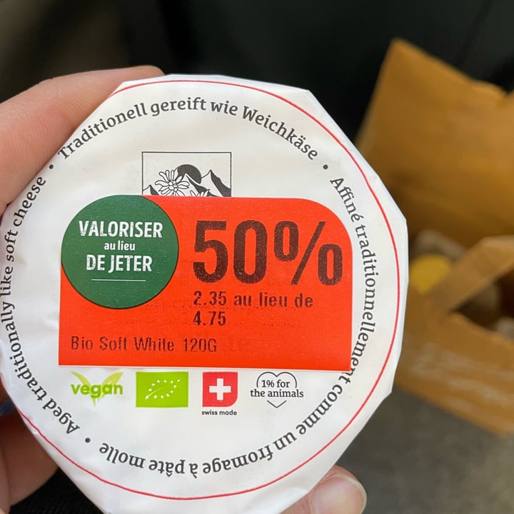 photo of New Roots Soft Camembert Cheese shared by @bfranceschiello on  14 Apr 2022 - review