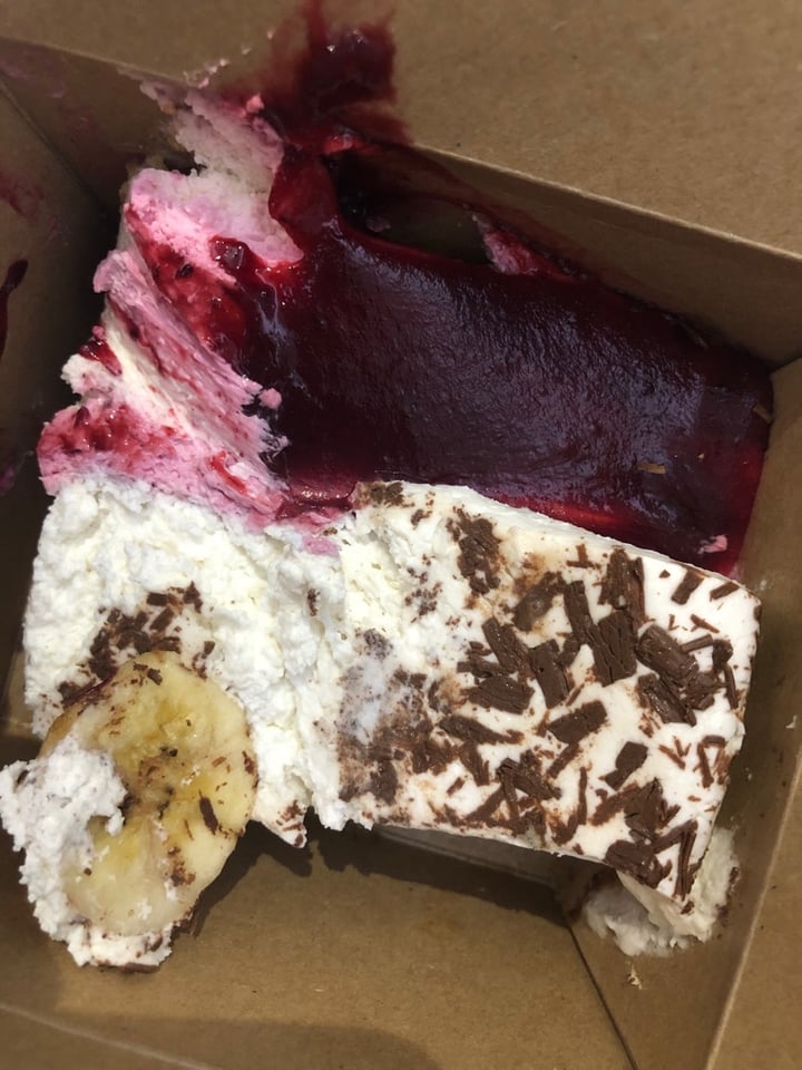 photo of Nora and Nama - Vegan Bakery Strawberry cheesecake and banoffee pie shared by @sunnycaribbeanvegan on  21 Dec 2019 - review