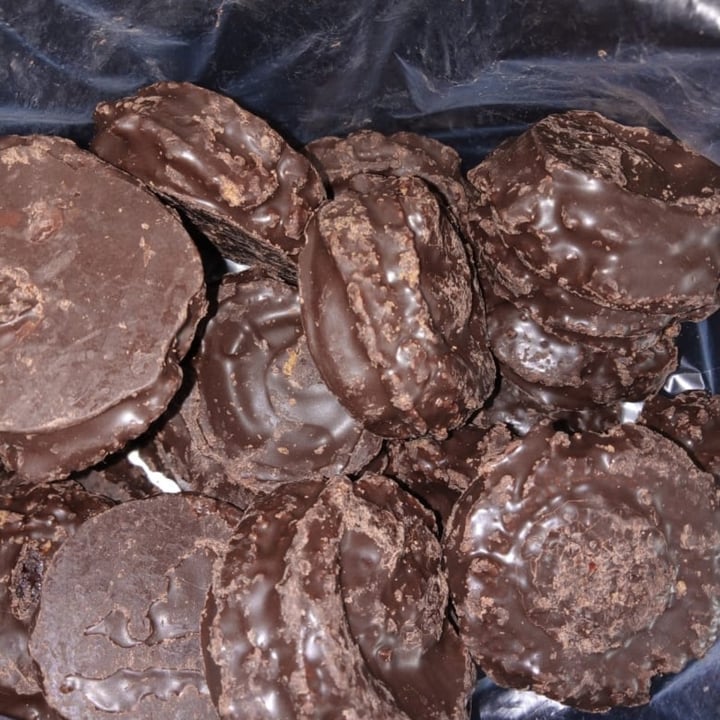 review photo of Un Rincón Vegano Pepas Galletas Dulces con sabor Chocolate con relleno de Frutilla shared by @azog on 25 Jun 2021 - review
