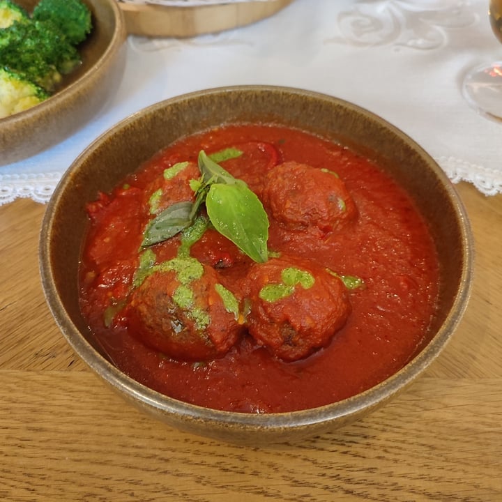 photo of Shtastlivetsa - San Stefano Plaza Vegan Meatballs From Chickpeas In Spicy Tomato Sauce shared by @flouredfingers on  04 Apr 2022 - review
