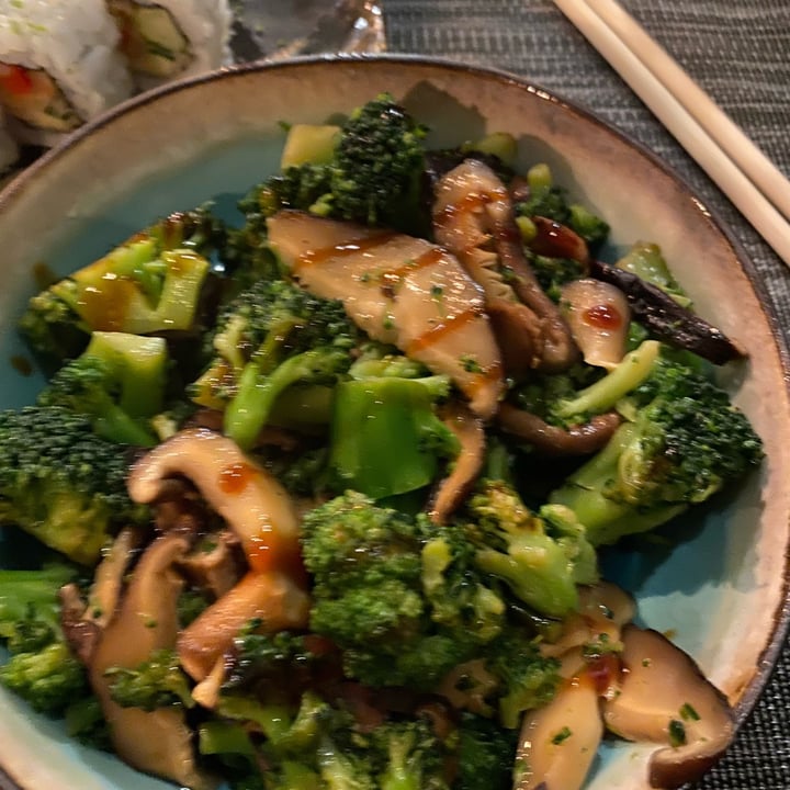 photo of I-Sushi Broccoli e Shiitake shared by @federicacorradini on  25 Apr 2022 - review