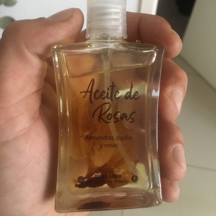 photo of Terra sabia Aceite de rosas shared by @tatojeanney on  08 Dec 2021 - review