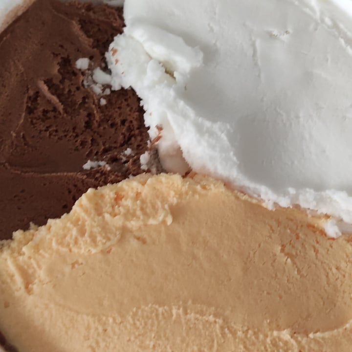 review photo of Lucciano's Recoleta Helado raw de chocolate shared by @mababu on 05 Feb 2022 - review