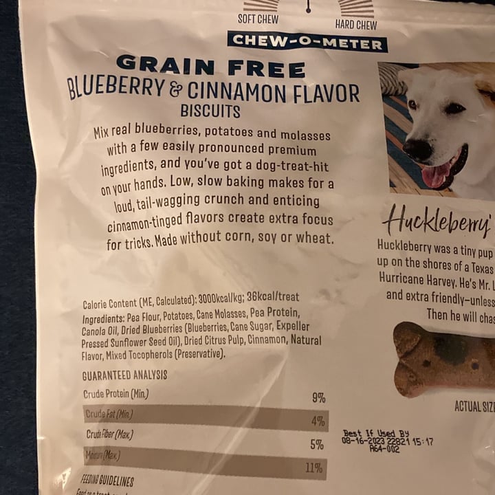 photo of Whole Paws Grain Free Blueberry & Cinnamon Flavor Biscuits shared by @veganosaventureros on  22 Feb 2022 - review