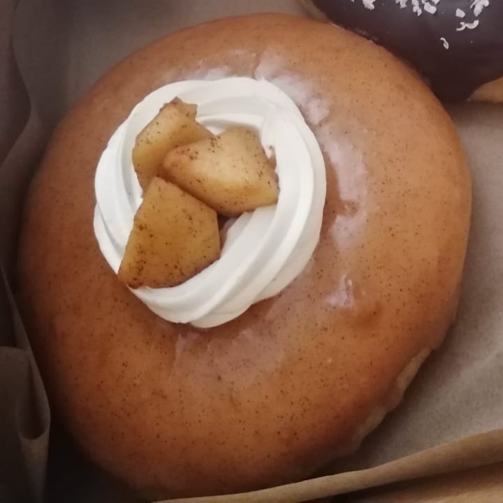 photo of VegAmazing Doughnuts Donut de manzana a la canela shared by @mariencd on  27 Apr 2021 - review