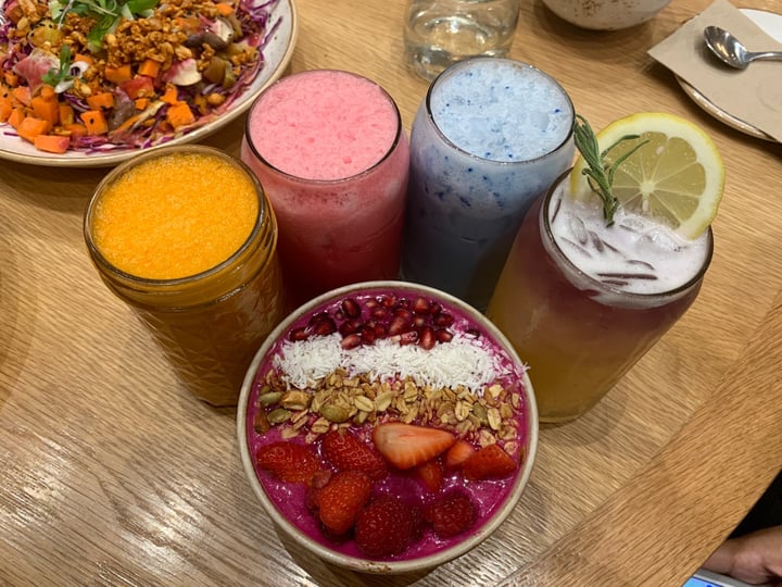 review photo of Life Alive Organic Cafe Pitaya bowl shared by @aestheticallyadventurous on 03 Apr 2019 - review