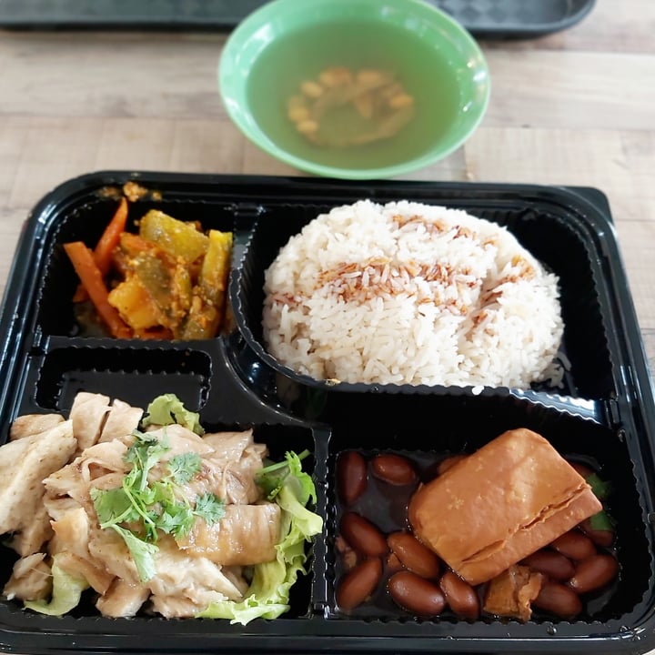 photo of Daily Green 吉祥素 Hainanese Chicken Rice shared by @herbimetal on  07 Jun 2022 - review