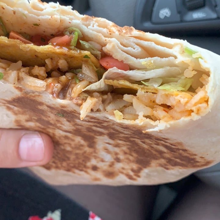 photo of Taco Bell Vegan Crunchwrap shared by @jessiejonas on  08 Dec 2020 - review
