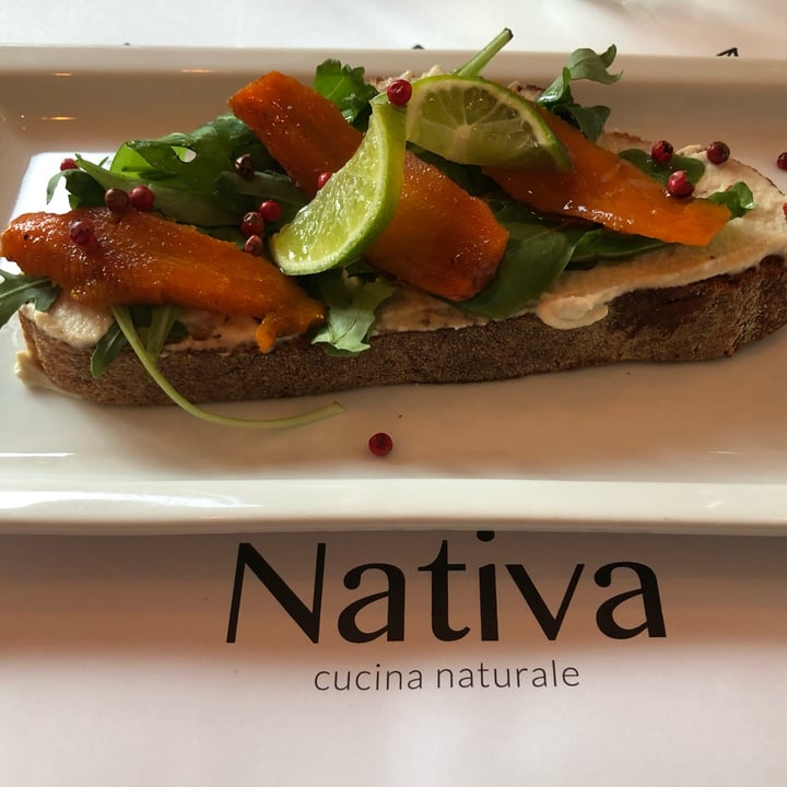 photo of Nativa Ristorante Bruschetta con formaggio cremoso vegetale, "salmone" felice, rucola, lime e pepe rosa. shared by @martina1109 on  03 Aug 2022 - review