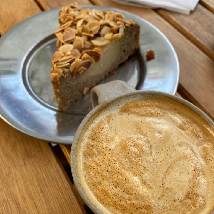 photo of CASA NUEZA Torta pera y almendras shared by @givargas on  15 May 2021 - review