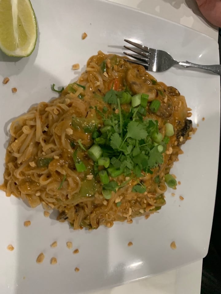 photo of The Modern Vegan Pad Thai shared by @robbk17 on  01 Mar 2020 - review