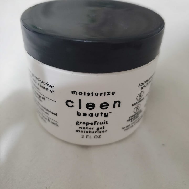 photo of Cleen Beauty Grapefruit water gel moisturizer shared by @desiraelynn11 on  30 Apr 2020 - review