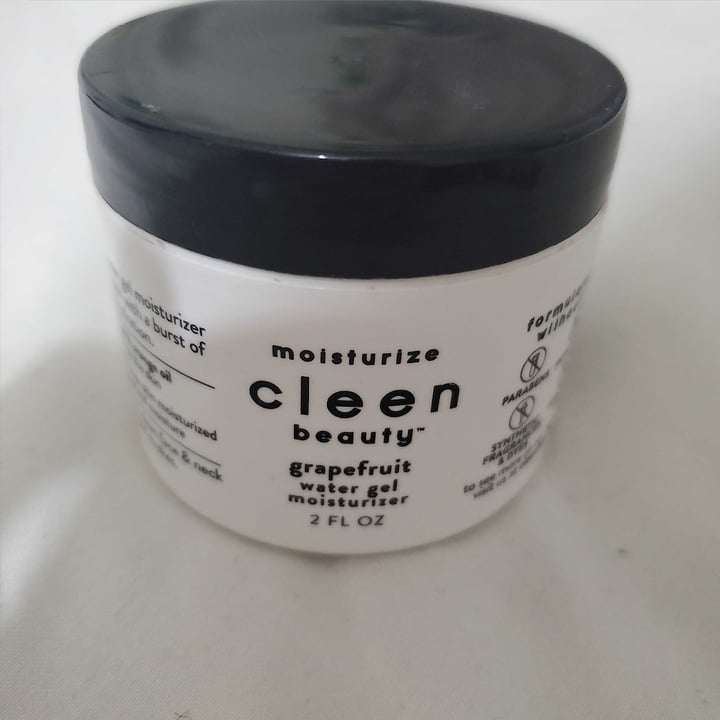 review photo of Cleen Beauty Grapefruit water gel moisturizer shared by @desiraelynn11 on 30 Apr 2020 - review