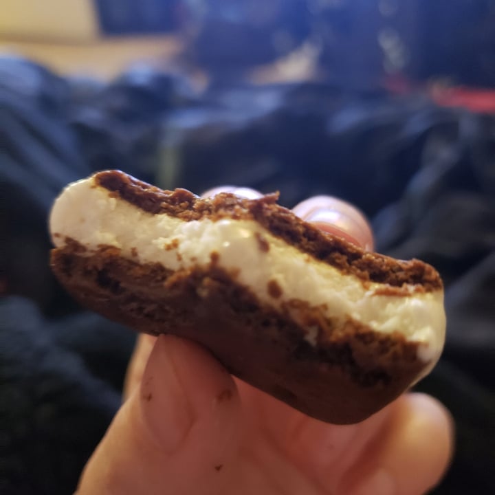 photo of So Delicious Dairy Free Sandwiches Vanilla Almondmilk Ice Cream shared by @akashajones on  02 Sep 2020 - review