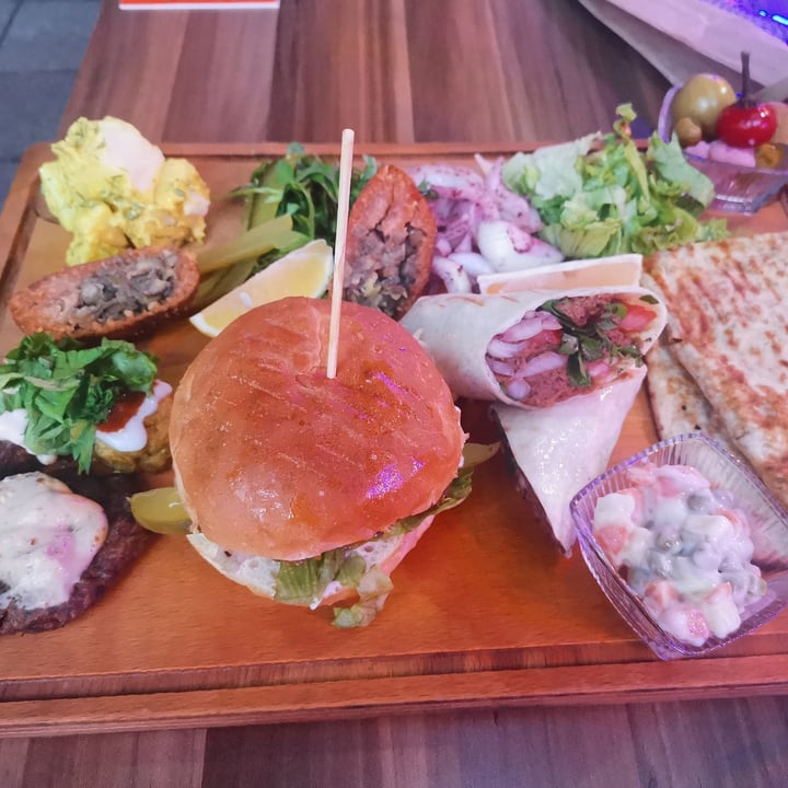 review photo of Veganarsist Mixed plate of Turkish food shared by @giuliazagni on 02 Sep 2022 - review