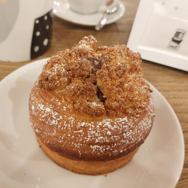 菜肴“Brioche Vegana alla Crema Di Nocciole”的照片