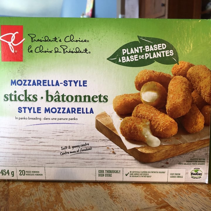 review photo of President's Choice Mozzarella Style Sticks shared by @poppyseeds on 09 Jan 2021 - review