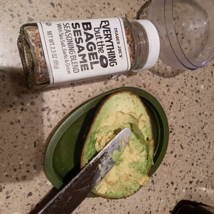 photo of Trader Joe's Everything But The Bagel Sesame Seasoning Blend shared by @ashleyek on  29 Jun 2021 - review