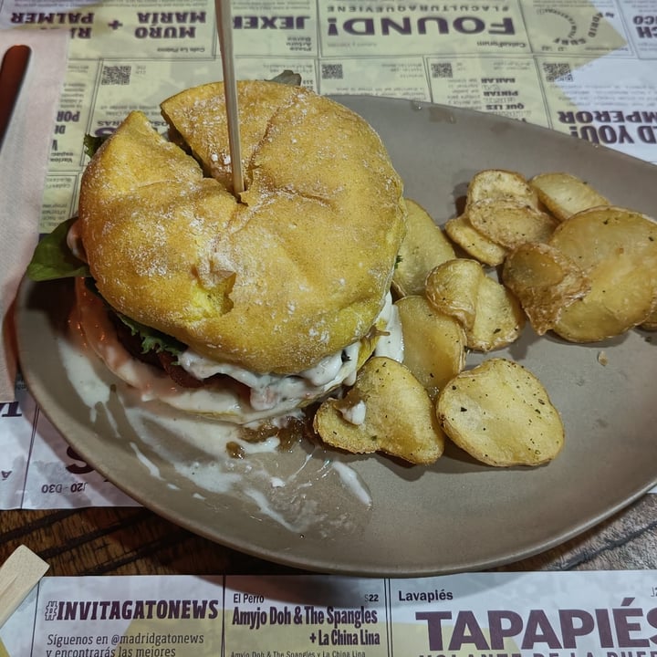 photo of Distrito Vegano burger al tartufo shared by @andreadh14 on  24 Oct 2022 - review