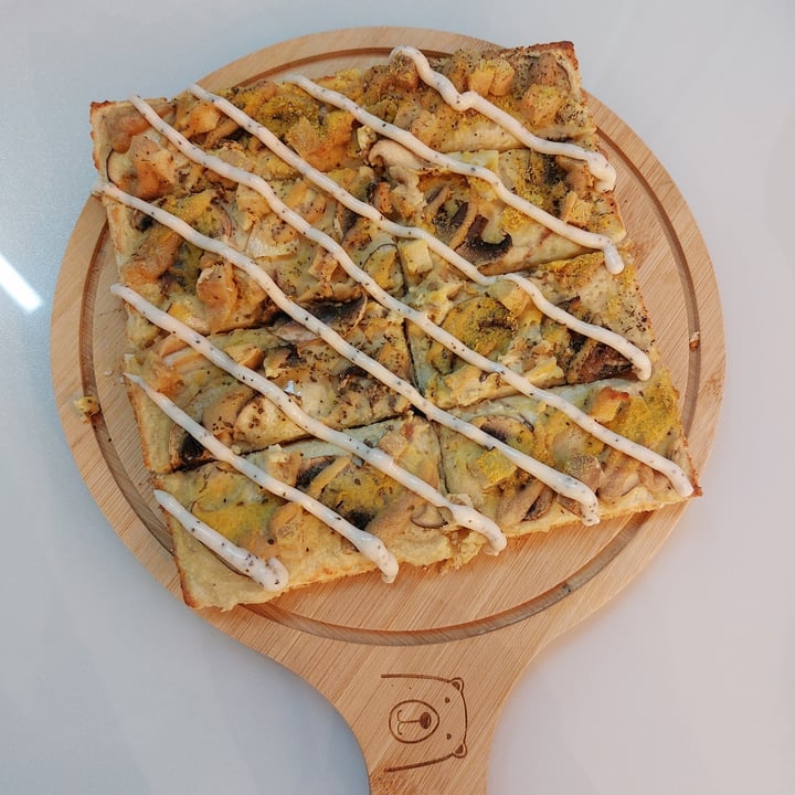 photo of Mong Cha Cha Cafe 梦茶茶 Truffle Mushroom Pizza shared by @iloveveggies on  07 Nov 2022 - review