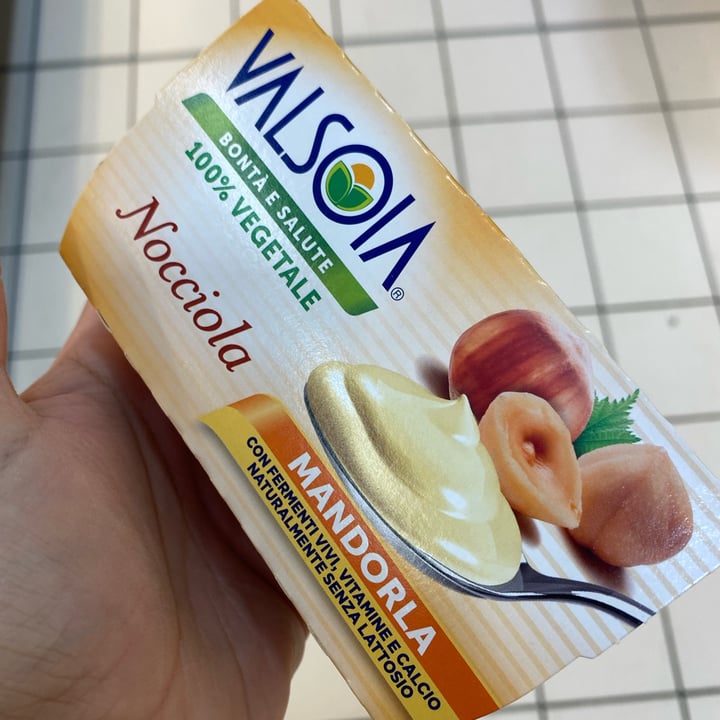 review photo of Valsoia Yogurt alla nocciola shared by @alexamaimeri on 23 Mar 2022 - review