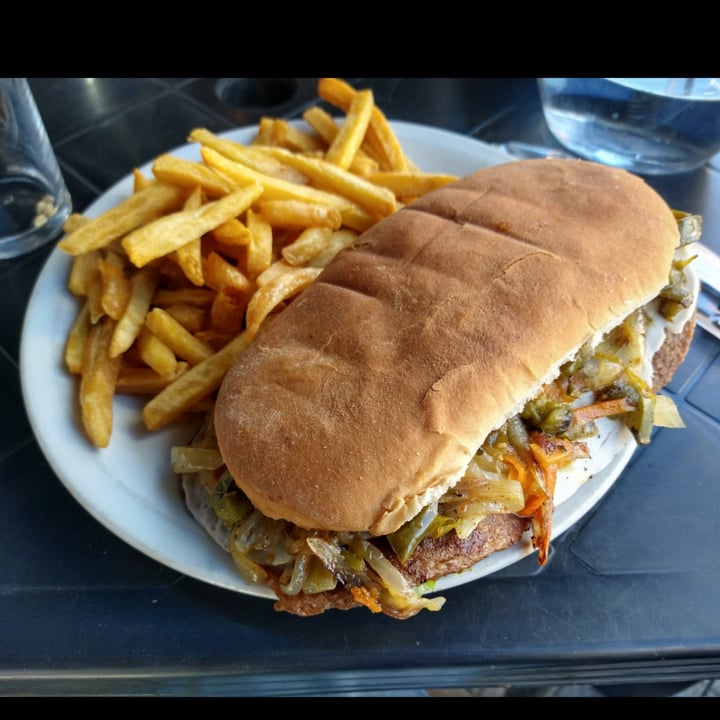 photo of El Gran Chopp Lomito Vegano shared by @catoyuvone12742148 on  26 May 2022 - review