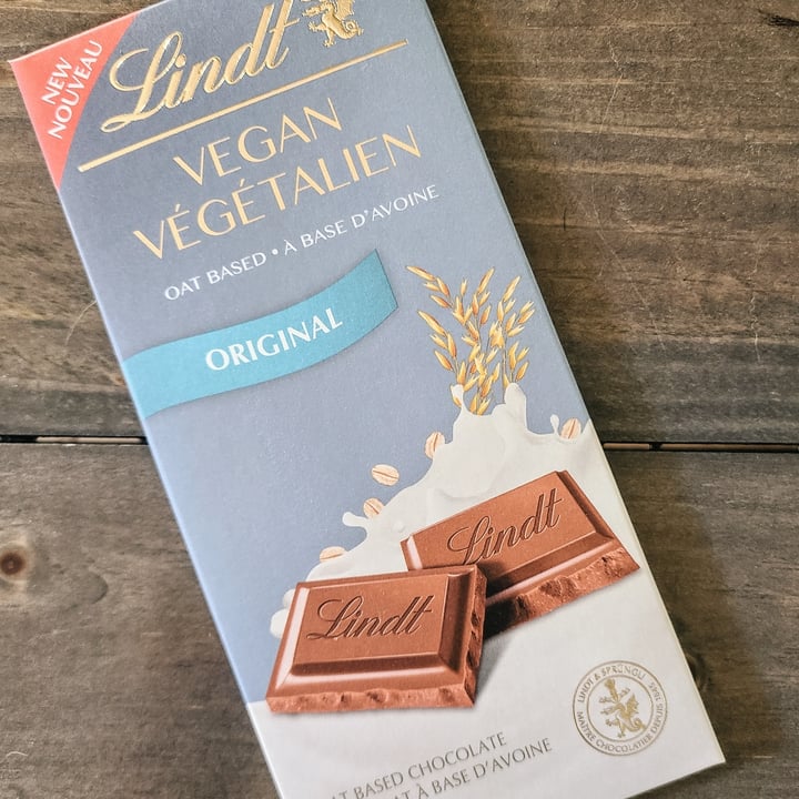 photo of Lindt Chocolate Vegano Classic shared by @mdoerksen on  24 Apr 2022 - review